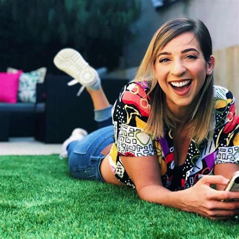 gabbie hanna nipslip|Her best outfit + nipslip : r/GabbieHannaWorship